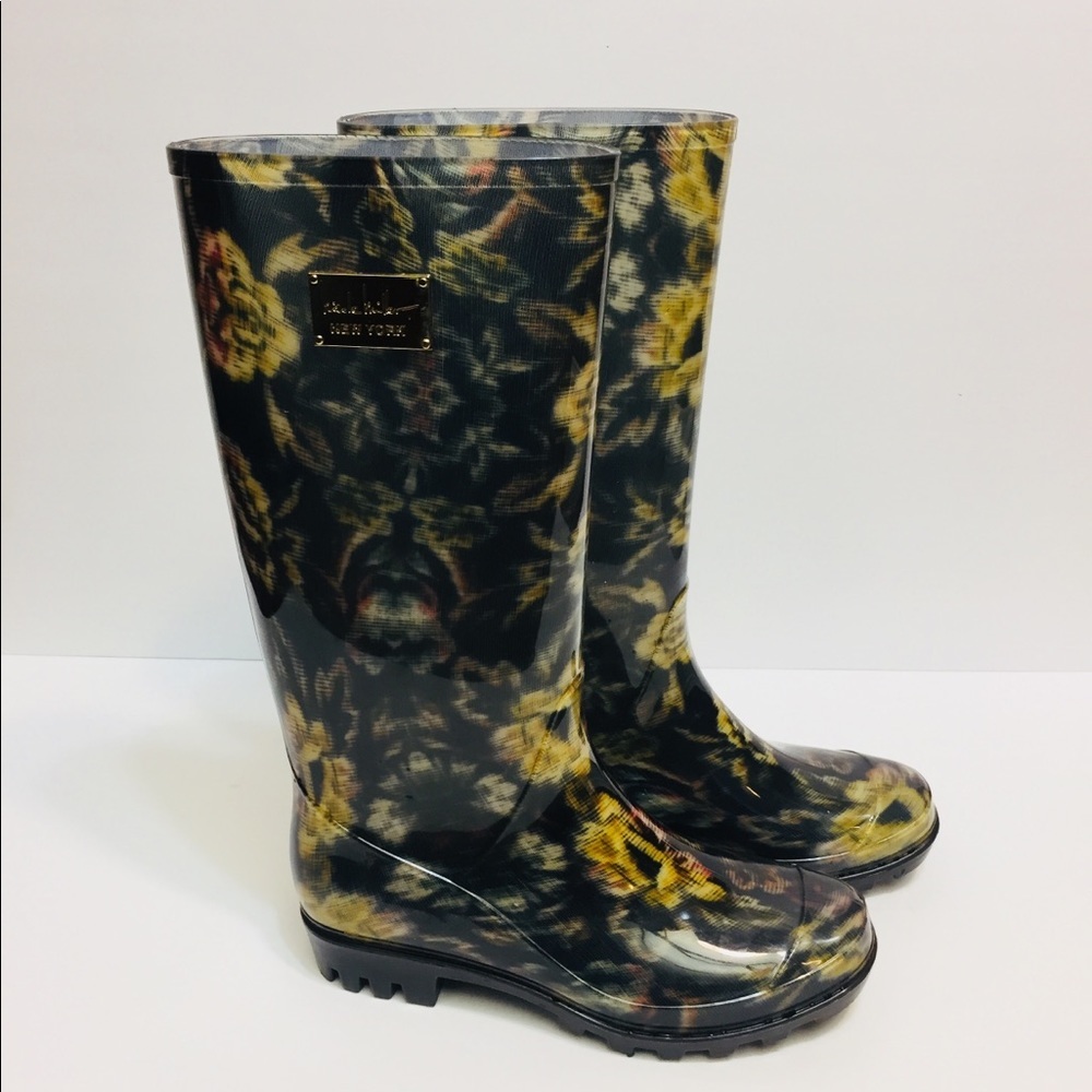 Nicole Miller New York Rain Boots. Size 5